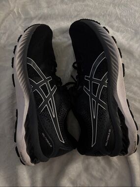 ASICS Black and White Athletic Running Shoes women’s size 8.5